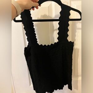 Black cropped zig zag stretchy top